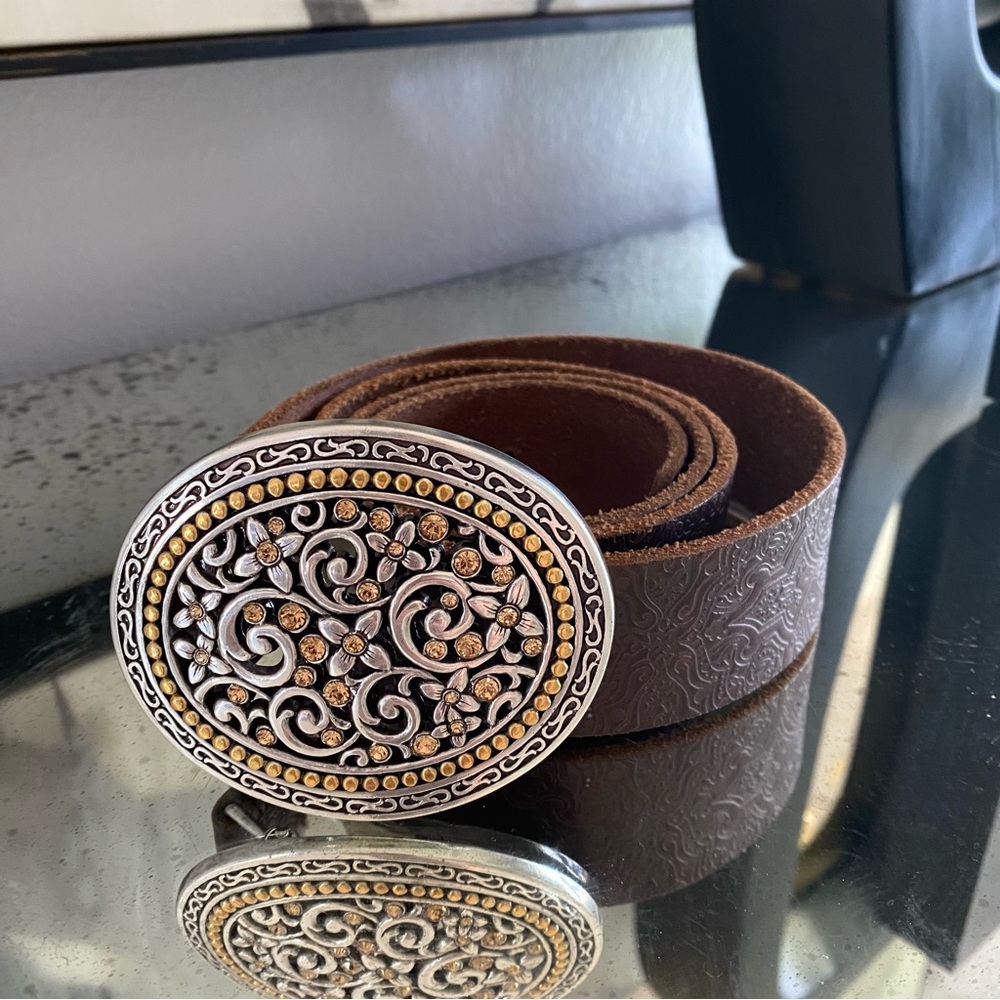 Fossil Brown Leather Belt with Buckle. Size Large.